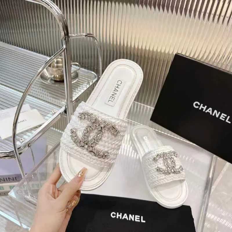 👟👟Ex-factory price 520👟👟 [Ready stock] 𝐂𝐡an𝐞𝐥 23 hot items! bing bing 23 early spring vacation series, the most beautiful rhinestone woven slippers, everyone is crazy to stock up, they are all crazy, it is really long grass, leisurely charm, close your eyes and enter the series!  💭Color: Black/Apricot/White 💭Upper: The upper is made of imported raffia and is fully hand-woven and very comfortable! The hand-made diamond jewelry is sparkling enough 💭Inner pads: imported sheepskin lining and pads 💭Outsole: genuine leather outsole (complex leather outsole with ten grooves and stitching, very particular about material workmanship) 💭Code number: 35-42 (41 and 42 are custom-made and cannot be returned or exchanged)